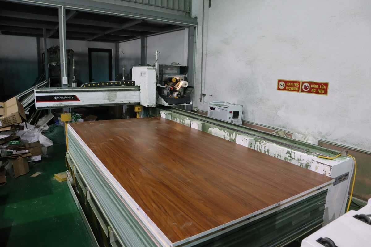 Máy cắt CNC gỗ công nghiệp